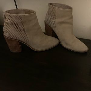 Steve Madden beige suede booties